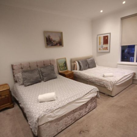 Great West Road Apartments Flat C Londen Buitenkant foto