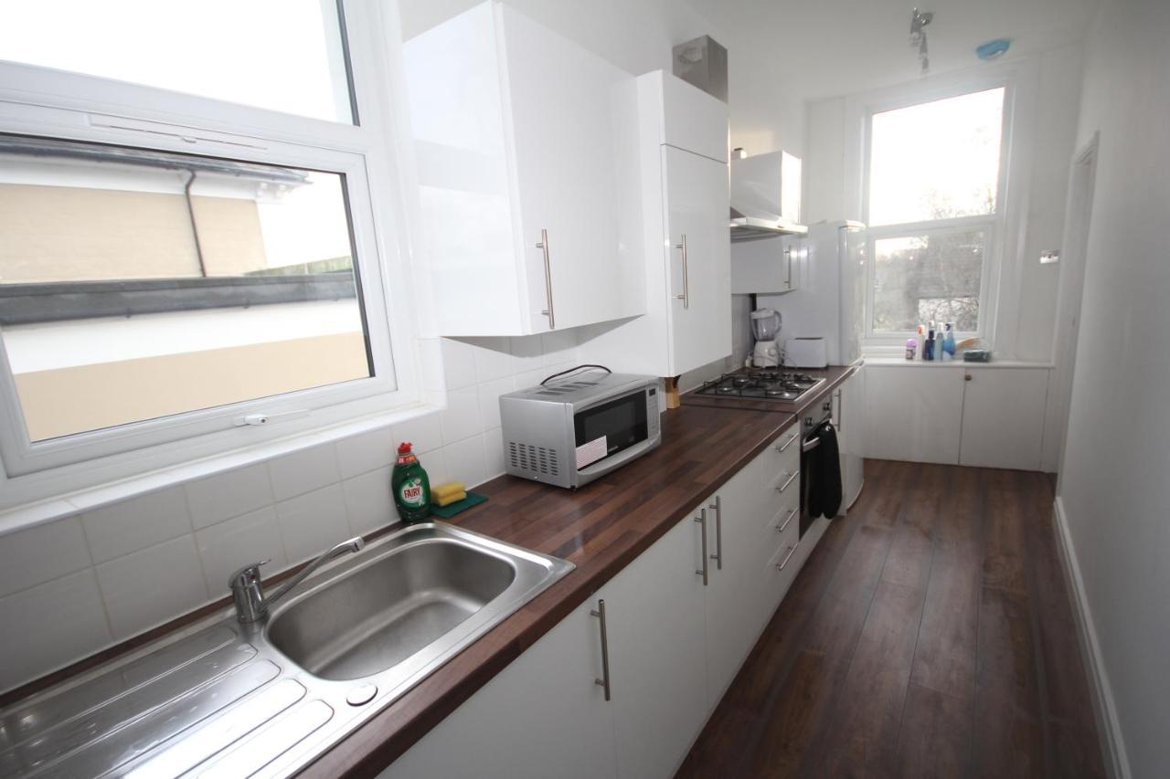 Great West Road Apartments Flat C Londen Buitenkant foto