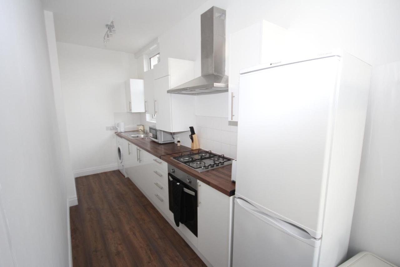 Great West Road Apartments Flat C Londen Buitenkant foto