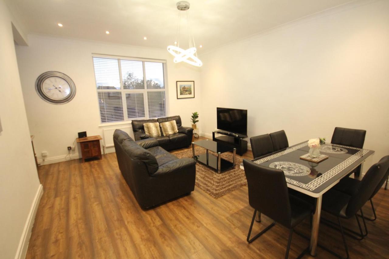 Great West Road Apartments Flat C Londen Buitenkant foto