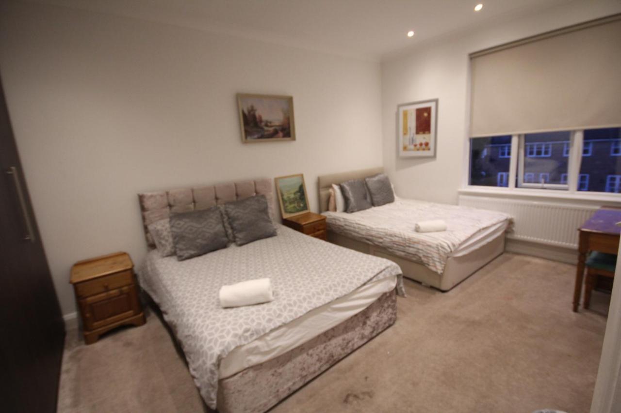Great West Road Apartments Flat C Londen Buitenkant foto